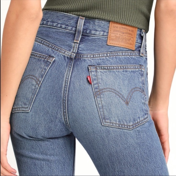 LEVIS Wedgie Fit High Rise Distressed NEW Jeans - Picture 2 of 8